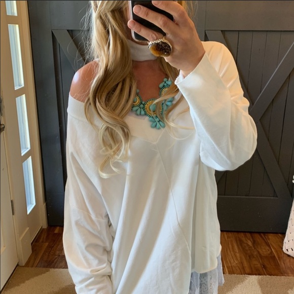 closetrix Tops - NWT Closetrix White Choker Blouse